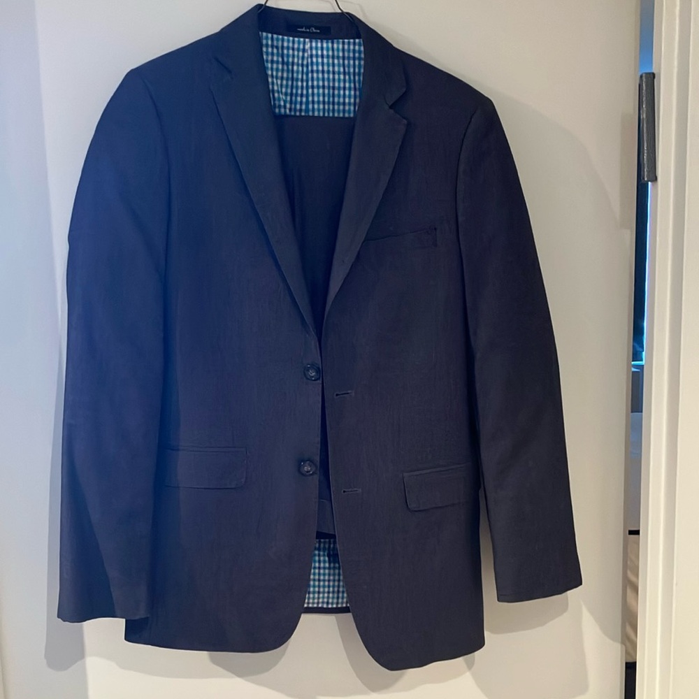 Charcoal suit. Blazer w/Classic Tailoring. Structured Shoulders.Traditional pant